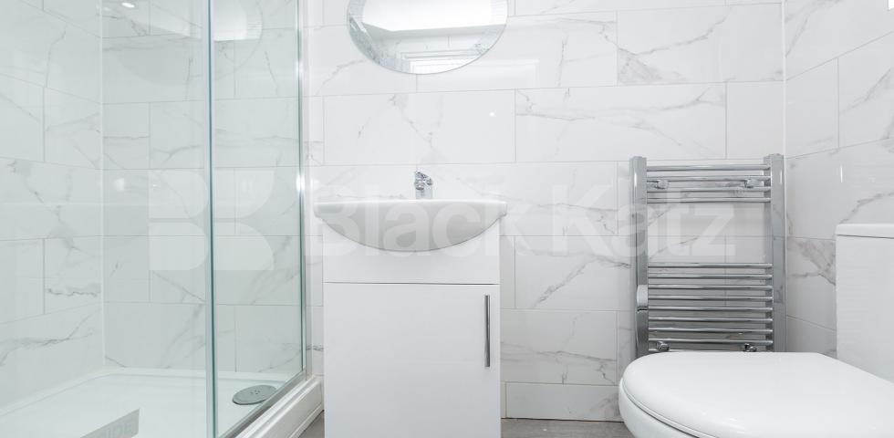 			3 Bedroom, 2 bath, 1 reception Apartment			 Portland Gardens, Harringey N4